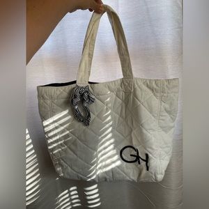 GILLY HICKS WHITE AND NAVY TOTE BAG. SO SOFT AND COMFORTABLE.